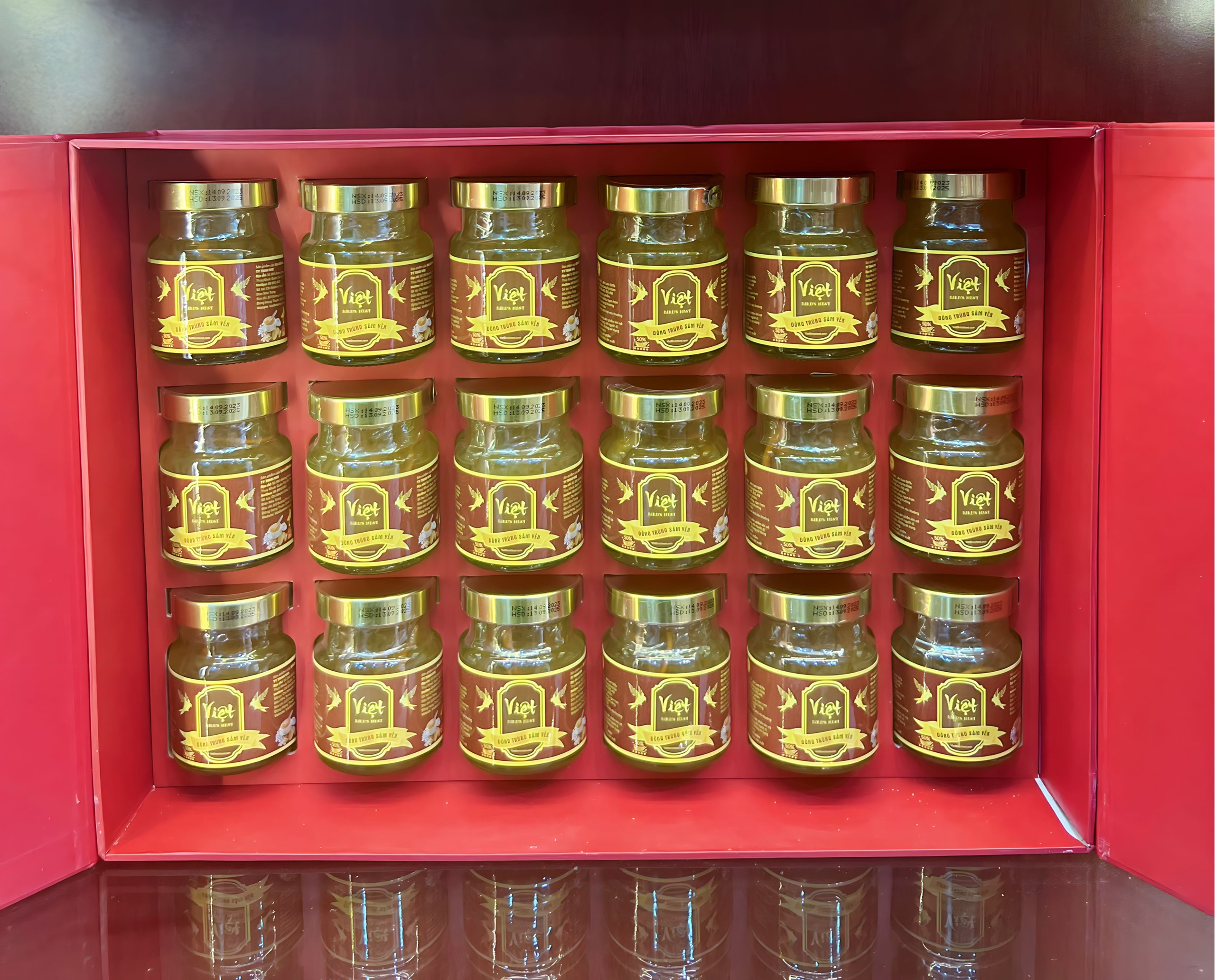 Hộp quà 18 hũ Sâm Yến Đông trùng hạ thảo  Việt Bird's Nest
