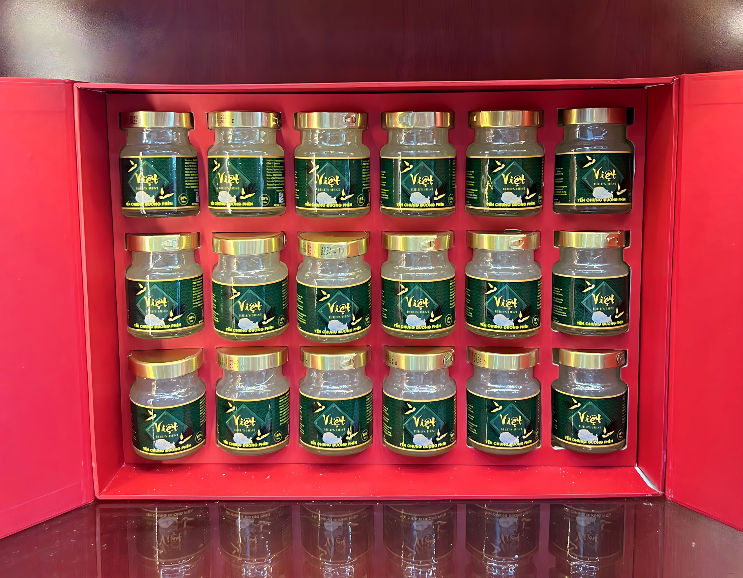 Hộp quà 18 hũ yến chưng đường phèn Việt Bird's Nest