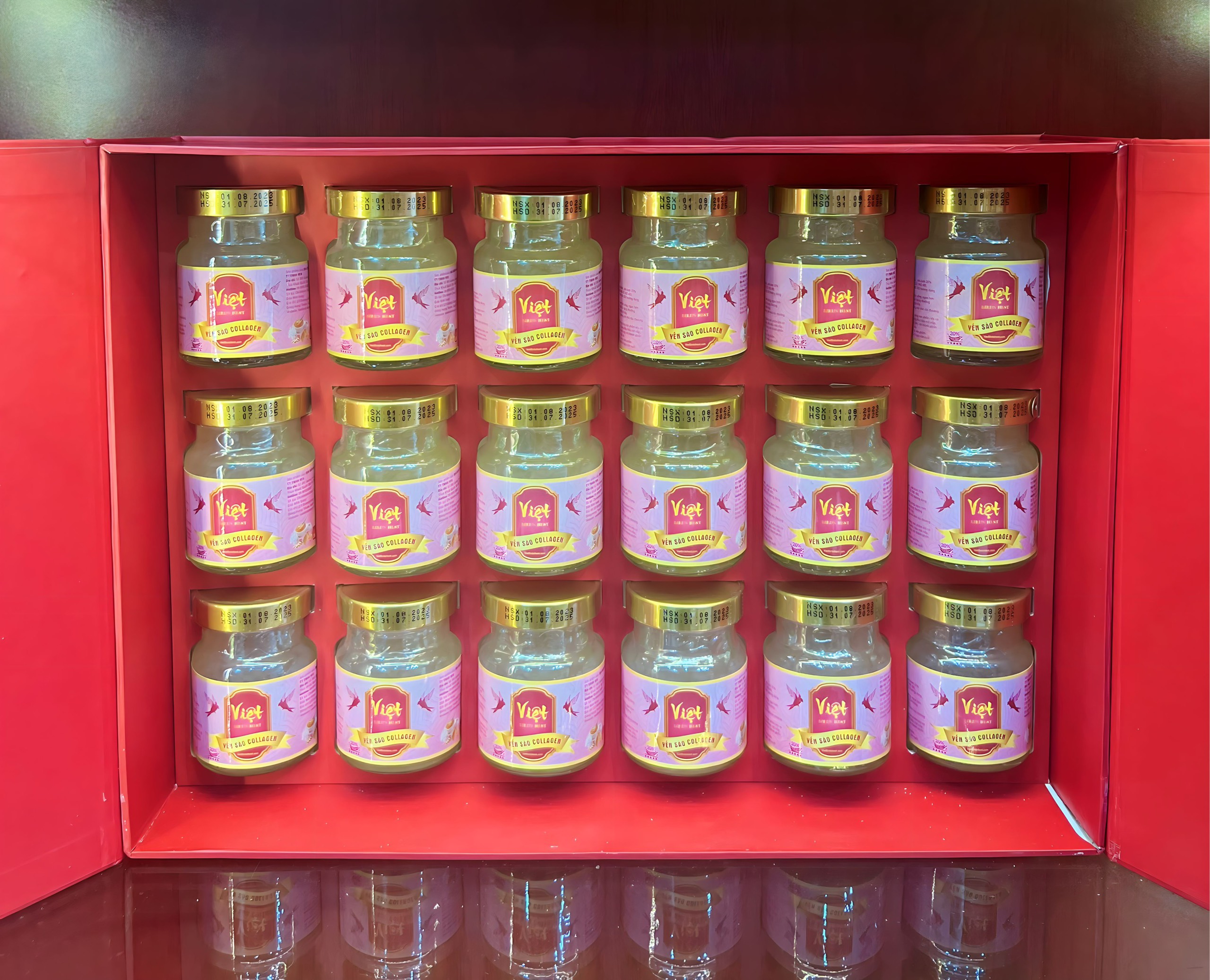Hộp quà 18 hũ nước yến Collagen Việt Birds Nest