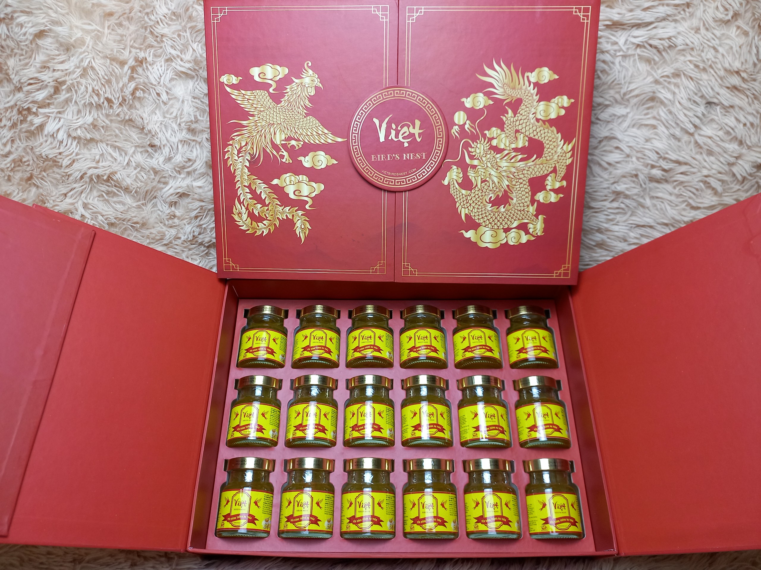 Hộp quà 18 hũ yến đông trùng hạ thảo Việt Bird's Nest